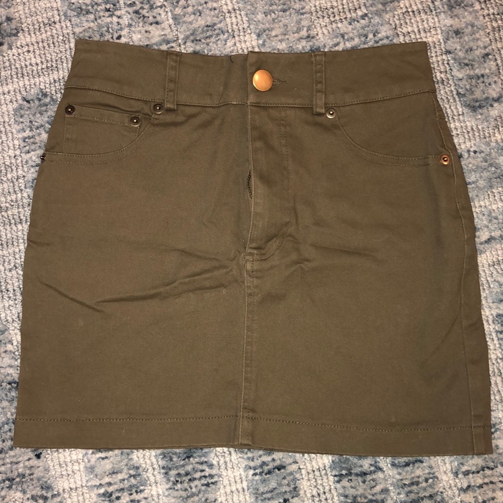 FOREVER 21 mini skirt